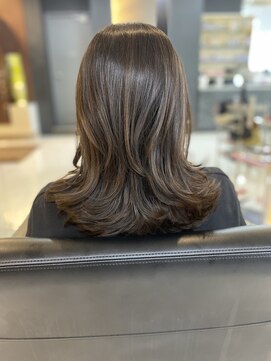 シャンプーボーイエイムス(SHAMPOO BOY aims) ミディアム外ハネスタイル