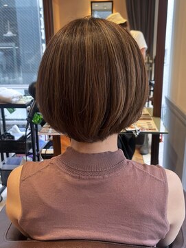 ビュートリアム 梅田(BEAUTRIUM) 丸みショート/白髪ぼかし/ハイライト/40代/50代/60代/エイジレス