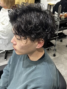 ヒュイル バイ ニアウ(Hwyl by Niau) メンズマッシュパーマシャドウパーマスパイラルパーマ刈り上げ