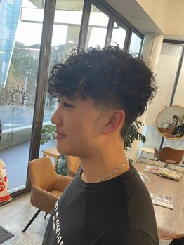 骨格・クセ・好みに合わせた施術で清潔感のある好印象なスタイルで、ON/OFFどちらもキマる♪