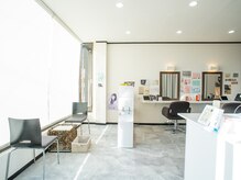 プルベルの雰囲気（白を基調とした落ち着ける空間。）