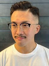 ディスイズバーバーセカンド(THIS IS BARBER 2nd) バーバー 七三分け フェードカット 黒髪ショート ビジネス