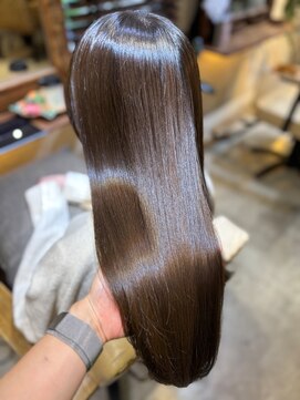 リゴッツ ドゥア プトゥリ(Regottz dua putri) 跳ね返る艶髪12.18オリーブグレー