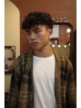 エディ(Edy) メンズスペインカールメンズパーマ刈り上げ外国人風眉毛カット