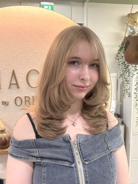 ハチ(HACHI) ミルクティーベージュにミディアムレイヤー♪