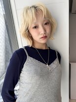 ノラ シンディ(NORA CYNDY)&nbsp;ブリーチハイトーンカラーブロンドハッシュカット顔周りレイヤー
