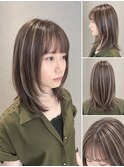 大人可愛いナチュラルベージュのレイヤーミディ