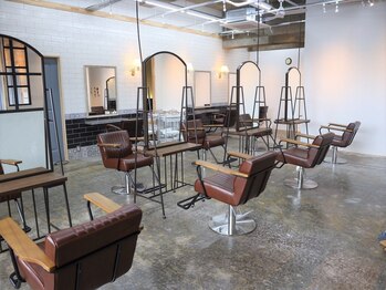 Ursus hair Design by HEADLIGHT 水戸吉沢店【アーサス ヘアー デザイン】