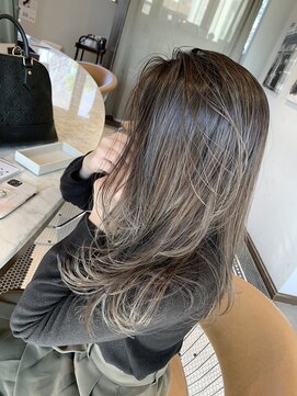 リバレッジ 広尾(Leverage) 透明感カーキグレージュ【広尾、恵比寿】担当:尾上