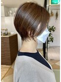 30代40代大人白髪ぼかしグレージュアッシュ丸みクビレショート