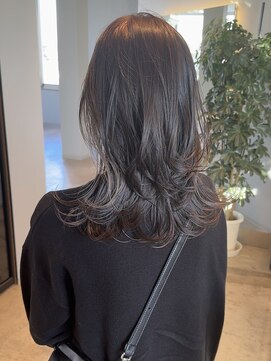 ケリーアン 太田(kelly.un) 大人上品レイヤーミディ / お顔まわりカット / シアーグレージュ