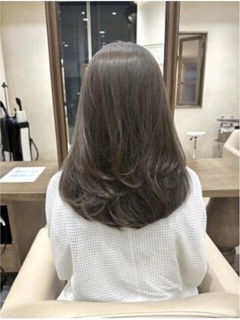 ザック ヴィ(ZACC  vie) レイヤーカット/セミロング/艶カラー/学割U24