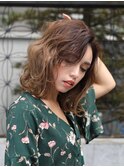 顔まわりレイヤーのデザインが可愛いベージュカラー