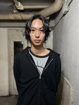 ロイジー(roijir) メンズヘア×ニュアンスパーマ×センターパート