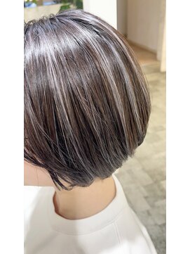 プレフェレプレフェ(prefere prefe) ハイライトショートボブスタイル