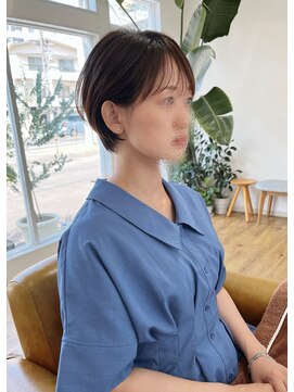 コムヘアー(COM HAIR) 耳かけショート。