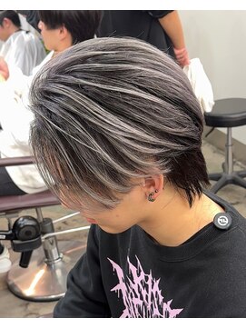 ホワイトシルバーアッシュバレイヤージュツーブロセンターパート