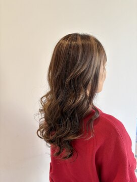 ペスカケイクリエイティブ(PESCA K-CREATIVE) グレージュハイライト×ゆる巻きロング