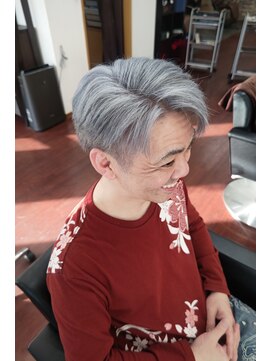 ルッカヘアガーデン 鶴ヶ島店 メンズシルバー/シルバー/ブリーチありカラー/白髪ぼかし