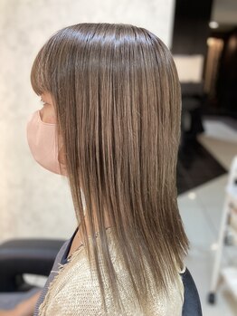 タリィランド(talleyrand)の写真/ブリーチ無しWイルミナカラーで透明感あふれる上品な髪色へ。大人女性の魅力を引き出す特別なサロン♪