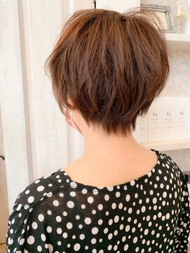 キャアリー(Caary) 福山市 人気イルミナカラーならキャアリー丸みショートヘアcaary