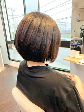 アトリエアルシュ(atelier ARCHE) 広がる量が多いくせ毛を丸みナチュラルボブ