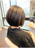 広がる量が多いくせ毛を丸みナチュラルボブ