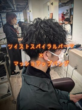 コワファーストナガサキシャンプーボーイ(COIFF1RST NAGASAKI SHAMPOO BOY) ツイストスパイラルパーマ×マッシュアップバング
