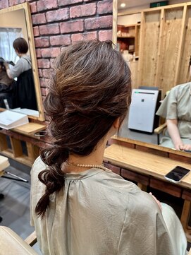 シイジ(SiiJe) ゆるツイストヘアアレンジ