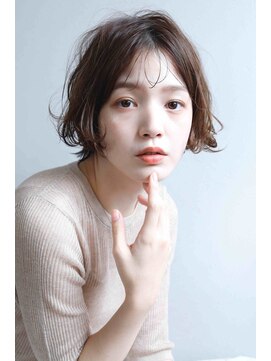 イリ(ili) "【ILi】柔らかい質感のショートボブ"