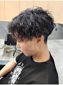 刈り上げセンターパート縦落ちツイストスパイラルパーマメンズ