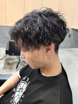 ニアウ 伊勢崎連取店(Niau) 刈り上げセンターパート縦落ちツイストスパイラルパーマメンズ