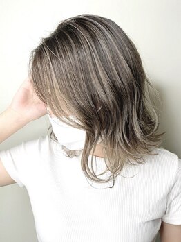 アンレーヴ(Un Reve)の写真/洗練された大人女性が満足できるトレンドヘアのデザイン力が人気◎透明感のあるツヤ髪はお任せください☆