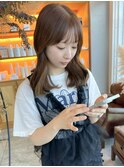 オリーブベージュ