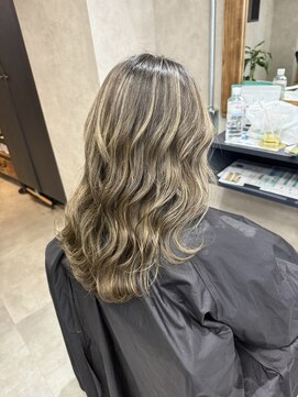 サニー 渋谷(SUNNY) バレイヤージュ、ハイライト、レイヤーロング、グレーベージュ