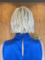 リノア 鵠沼海岸(LINOA)&nbsp;くせ毛くびれボブ×抜きっぱなしカラー