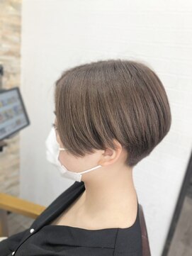 ハサミバイアトリエナガノ 千葉(8sami by atelier nagano) ショートボブ/センターパート/ツヤ髪/グラデーション/イヤリング