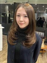 ヴィヴィ(VIVIE)&nbsp;似合わせ大人ガーリーダークアッシュミディアムレイヤーカット