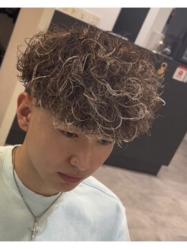 イーラ アメ村店(era) スペインカール　ツイストスパイラル眉カットメンズパーマ