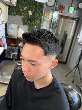 バーバーショップライズ 2nd(barber shop RAIzE) フェザーアップ