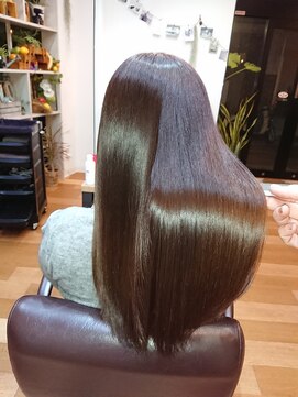 イロ(ilo) 「ツヤ髪専用トリートメント」髪質改善ヘアエステ