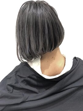 トルネード(TORNADO) 外国人風ハイライトバレイヤージュショートボブ  グレージュ