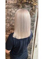 ヘアビューティースタジオ ラルガ(Hair beauty studio Raruga)&nbsp;ホワイトベージュ