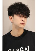 ネイビー(NAVY)&nbsp;前下がりマッシュ×スパイラルパーマ　韓国マッシュ　メンズヘア