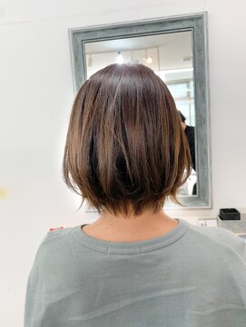 フリーダムメルシー(freedom Merci) ■前下がりラウンドボブ