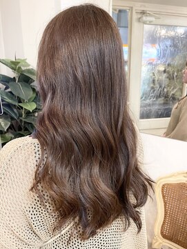 アミュレ(Amule) 大人女子のエモージュカラーくびレイヤー小顔レイヤーグレージュ