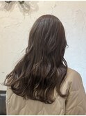 ワンカラーベージュ×ロングウェーブスタイル