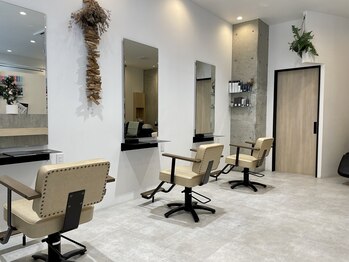 AiCK HAIR AND EYELASH【アイク　ヘアーアンドアイラッシュ】