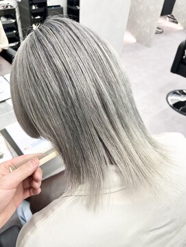 ファイブバイジエクト 堀江(FIVE by The Ect) ホワイトシルバーカラー