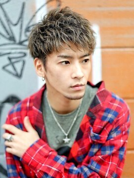 リップス レイ ギンザ(LIPPS Ray GINZA) ツーブロックスウィングバング　シルバーカラー　フェードカット